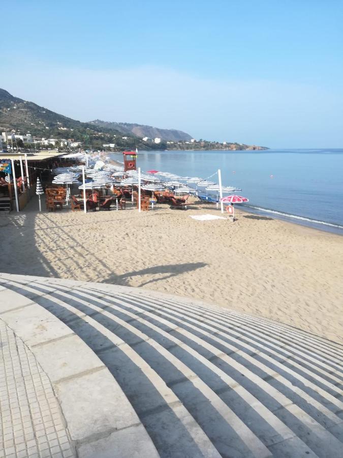 Dea Seaview Apartment Чефалу Екстериор снимка